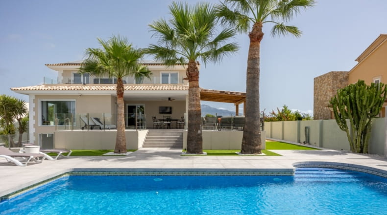 Hermosa villa moderna