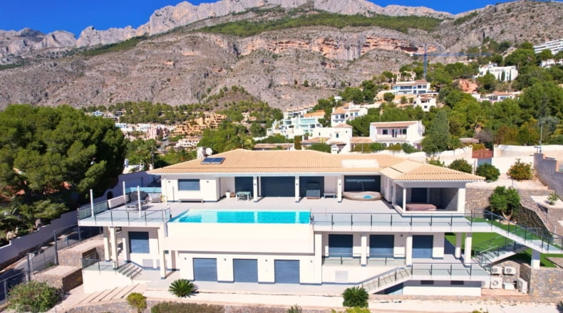 Villas(5) - Excepcional villa de estilo moderno